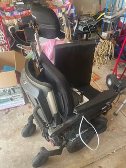 Power wheelchair electric wheelchair