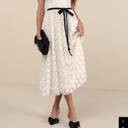 Ivory Floral Lace Midi Dress; New size small