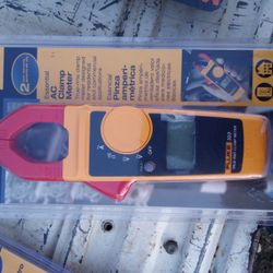 Fluke 323 Electrical Meter