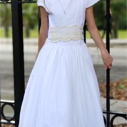 Beautiful First Communion or Flower Girl Dress (Size 6) – Worn Once