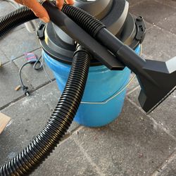 Project Source 5-Gallon Bucket Lid Wet/Dry Vacuum  With Bucket 
