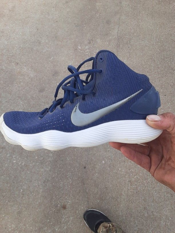 Nike ( Hyperdunk 2017) Size 7.5 Mens