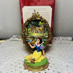Vintage Disney Snow White Enchanted Memories Hallmark 1998