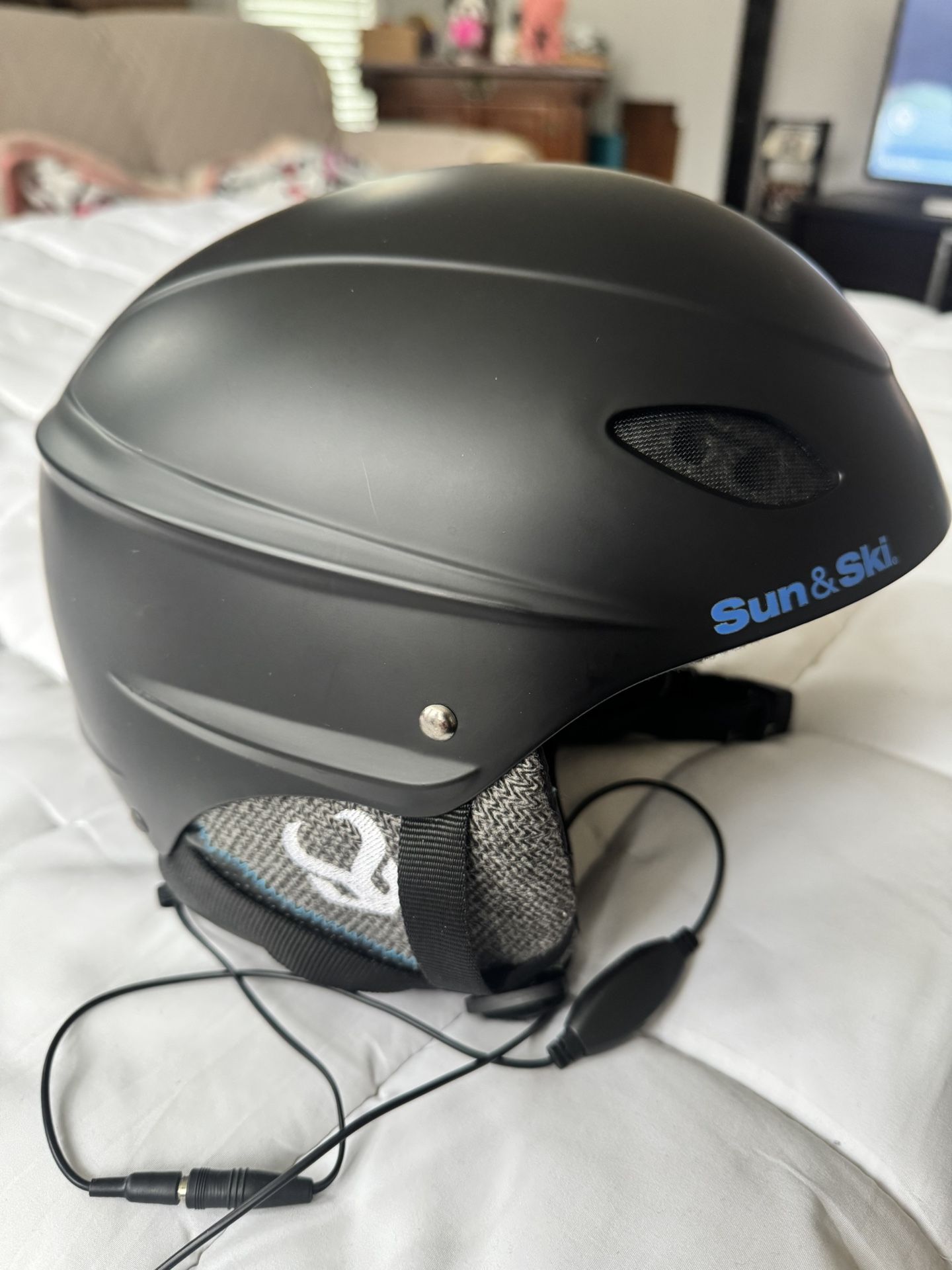 Sun & Ski Kids Snow Helmet. New