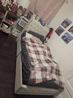 Selling 2 twin bed frames only NO MATTRESS