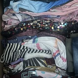 Lots Of $2 - $3 Clothing 