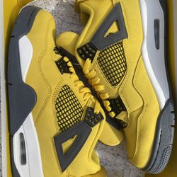Jordan 4 Retro Lightning 
