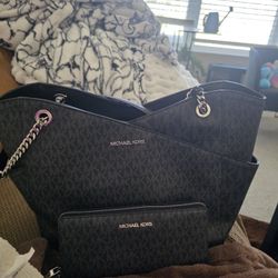 Michael Kors Matching Purse And Wallet