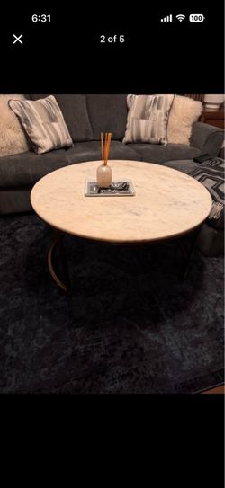 Williams-Sonoma / Pottery Barn 36” Round Marble Coffee Table