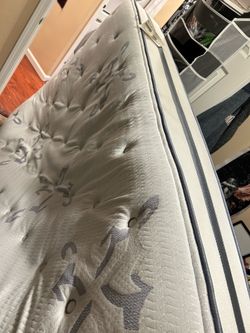 Queen beauty rest recharge mattress with frame