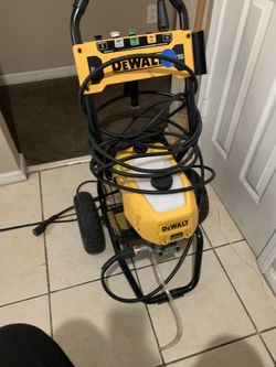 2400 PSI Electric Dewalt Pressure Washer Only Used A Couple Times Basically Brand New