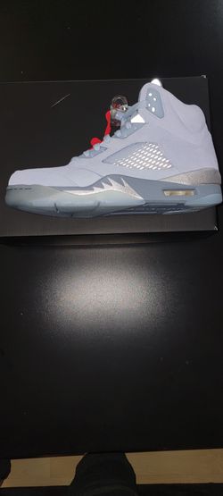 WOMEN SIZE: 8 JORDON RETRO 5 "BLUE BIRD"