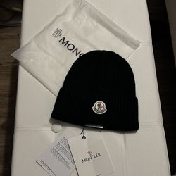 Black Moncler Beanie Winter Essential 