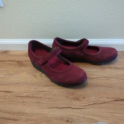 Munro Mary Jane Wedge Size 9