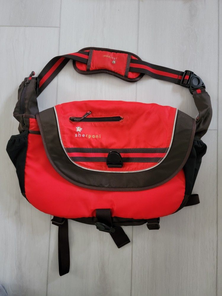 Sherpani - Messenger Style Bag