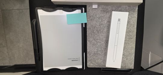 Remarkable 1 with extra case, pen and tips