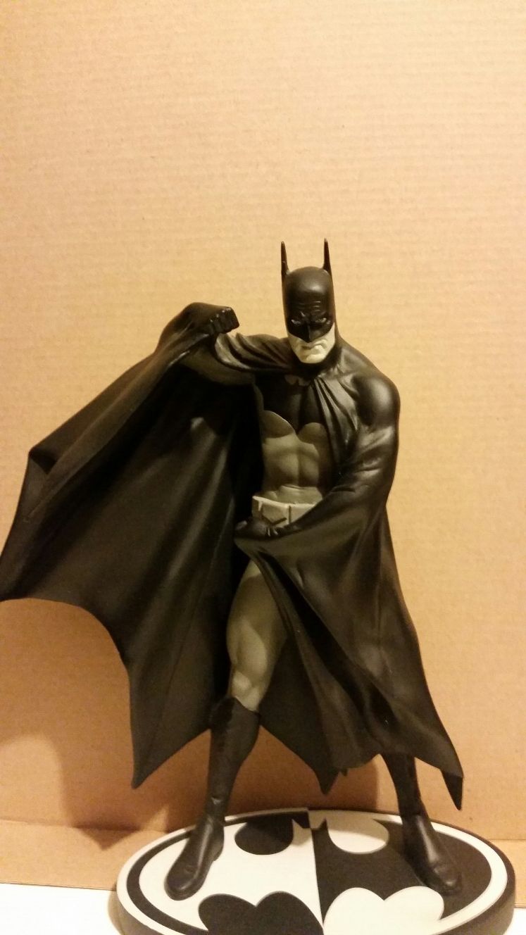 Batman: Black & White Statue Alex Ross