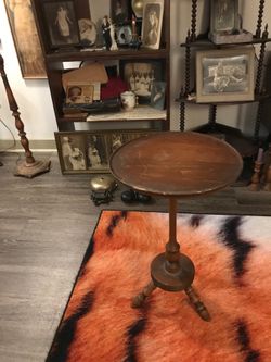 Little Victorian rounded table