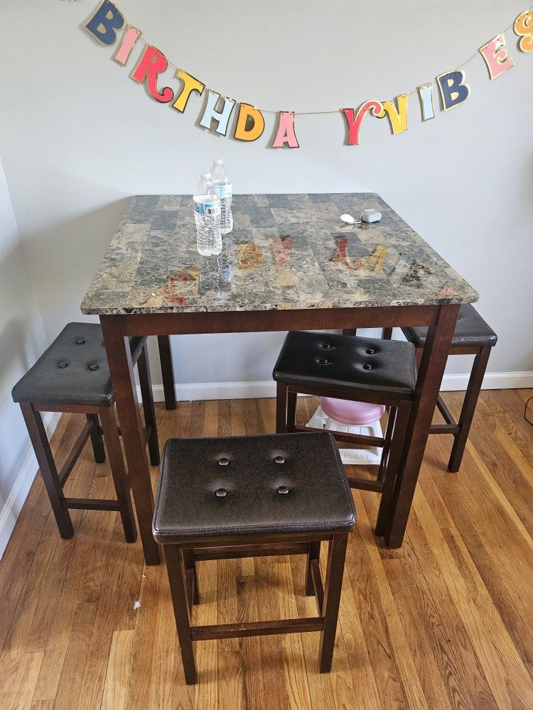 Square Table Wt 4 Bar Stools
