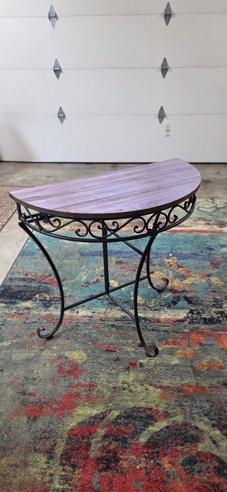 Free Foldable Half-Moon Table