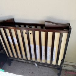 Foldable Mini Crib