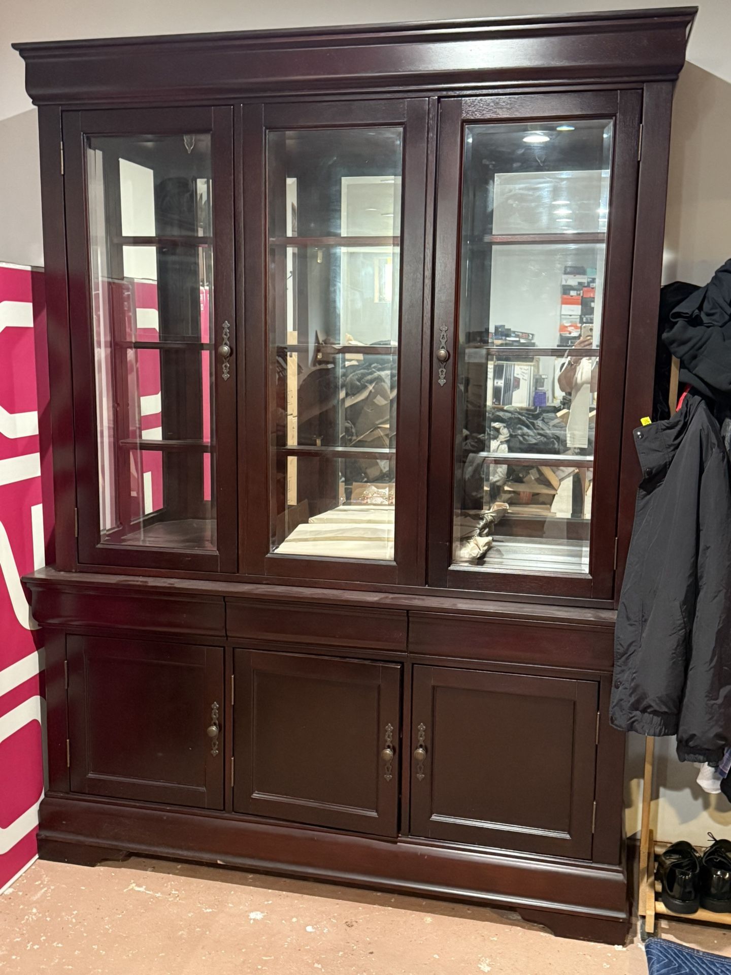 Elegant 7-Piece Formal Dining Room Set – China Cabinet, Hutch, Table & 4 Chairs – Pickup Only