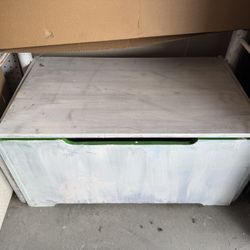 Wood Toy Box / Storage Chest – Solid, Needs Repaint