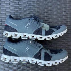 Men’s On Clouds Size 8