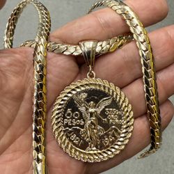 14k gold plated round And Heavy pendant and necklace✅✅