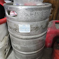 Beer keg w/ tap
