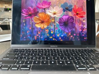 MacBook Air M1, 8 GB, 256 HD. 13.3 Retina display