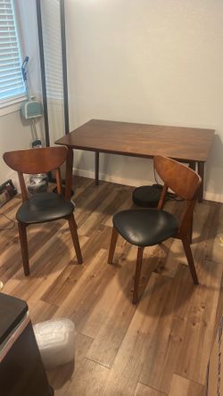 Kitchen table + chair