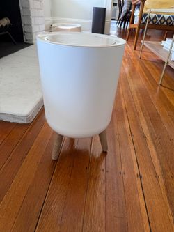 White Round push top trash can with Wood Legs