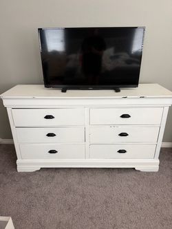 White Wood 6-Drawer Dresser