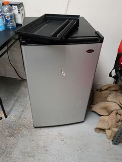 Sanyo mini fridge