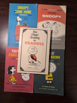 The Gospel According to Peanuts and 4 Peanuts Books by Charles M. Schulz Lot
