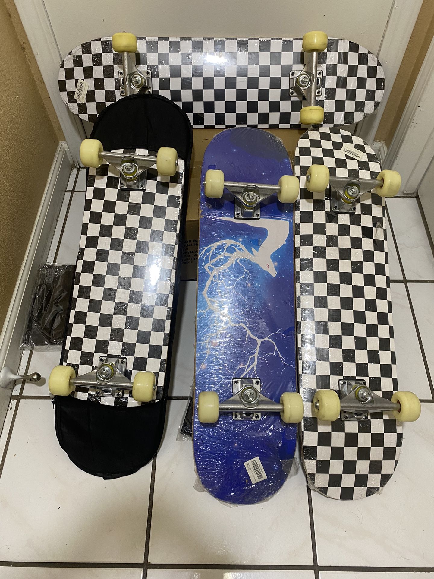 SKATEBOARD BRAND NEW WITH BAGS PAG BRAND NEW πππ
π