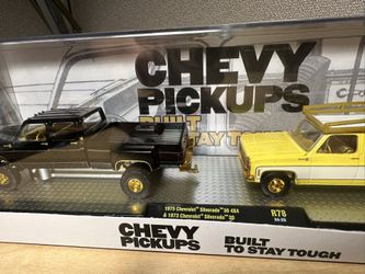 Chase 1975 Chevrolet 30 & 1973 30 M2 Machines 1:64 Scale Auto Haulers R 78