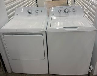 GE Washer and Dryer Set in White