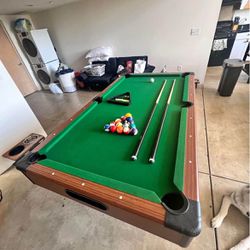 FREE DELIVERY - POOL TABLE 