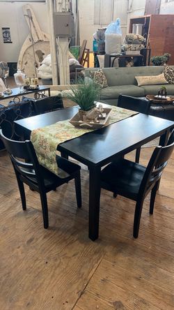 Table 4 chairs