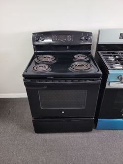 GE stove black
