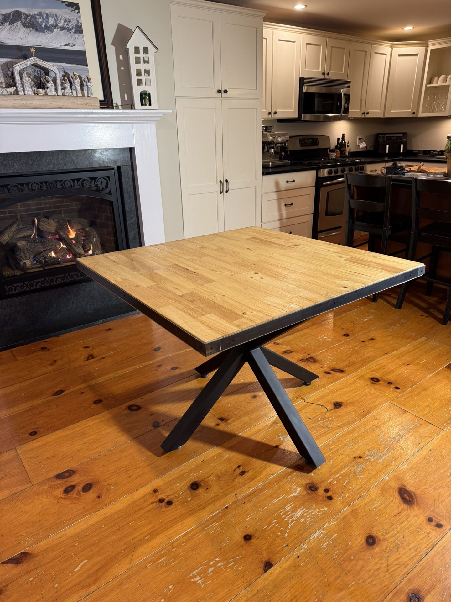 Custom Industrial Dining Table – Solid Wood & Steel Base