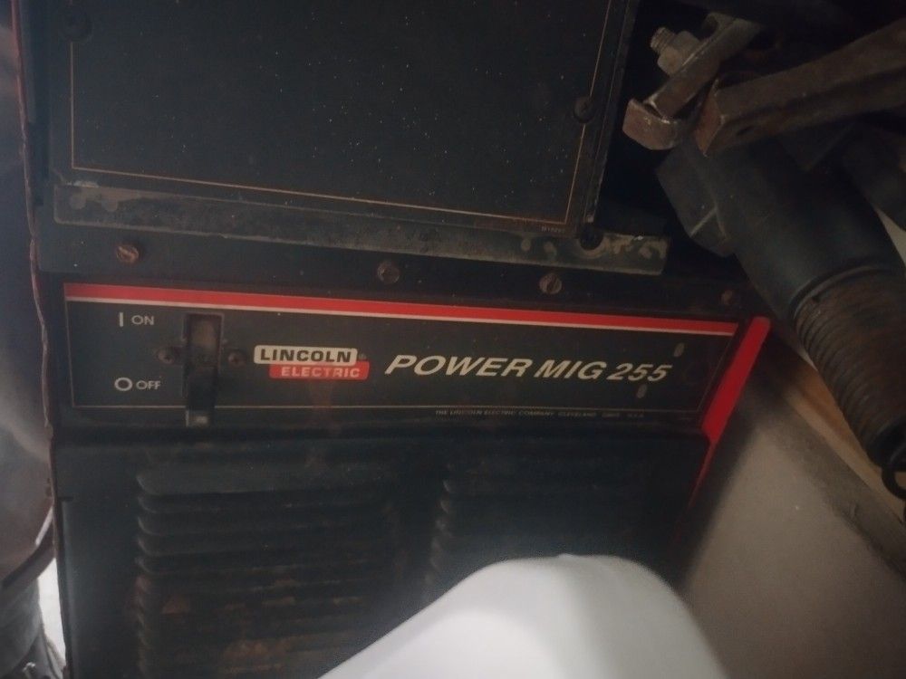 Welder  Lincoln Power Mig 255