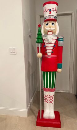 6FT Holiday NUTCRACKER
