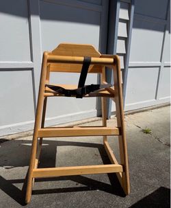 Baby high chair. LA Baby Wooden High Chair - Restaurant Style Solid Wood Highchair for Babies