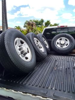 LT 235 , 85 16 Chevy Silverado 2500