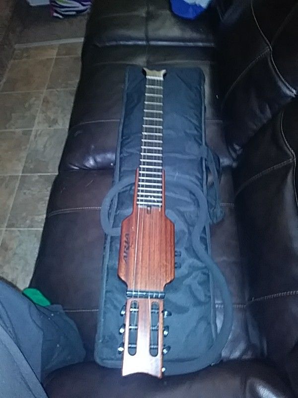 Aria sinsonido guitar