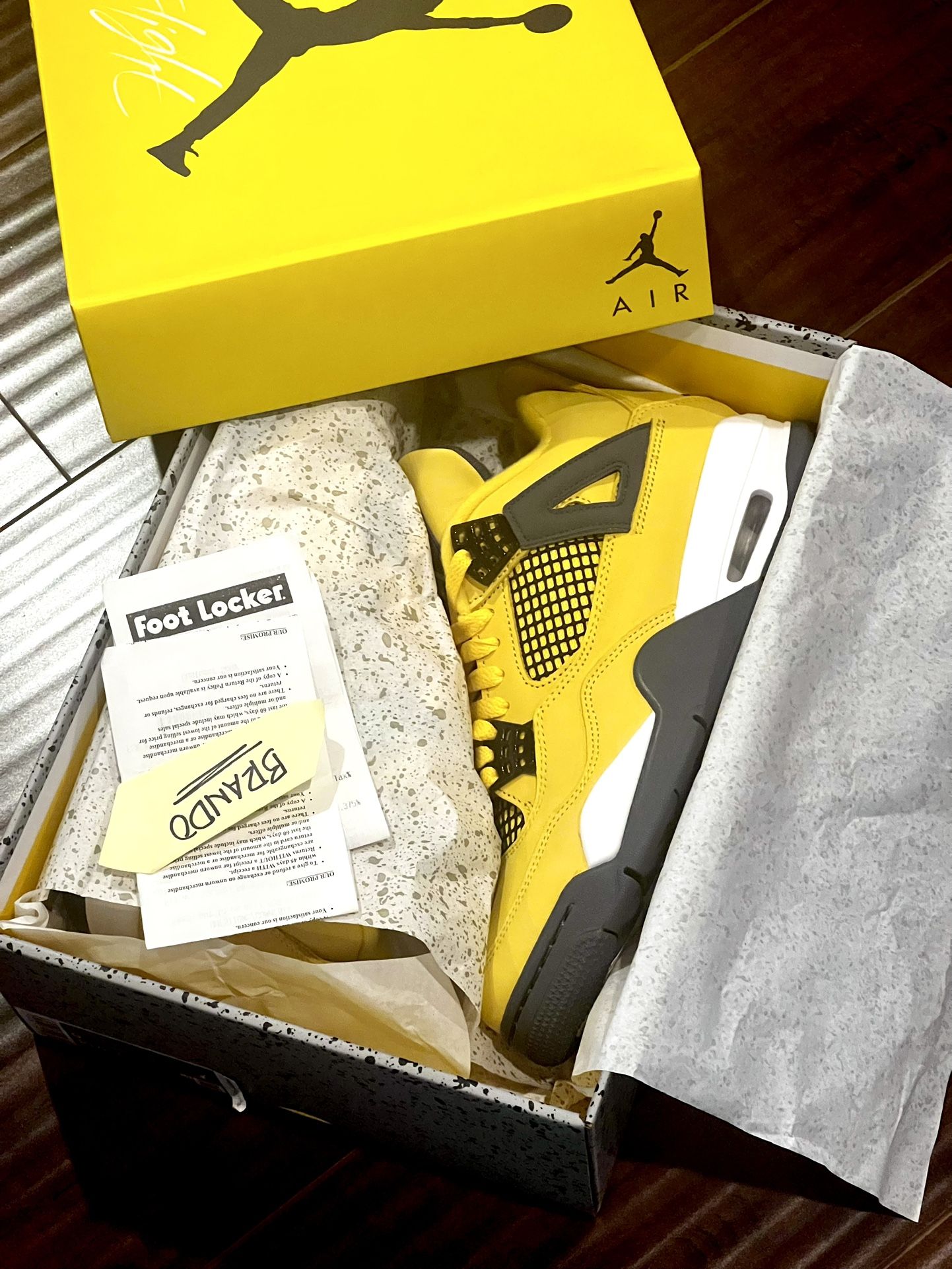 Air Jordan 4 Retro Lightning 2021 - Size 9 Men