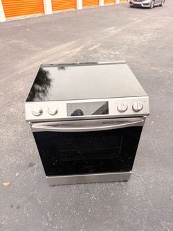 Samsung Rapid Heat Induction 30-in 4 burners 6.3-cu ft, Slide-In Single Induction Range (Fingerprint Resistant Stainle...